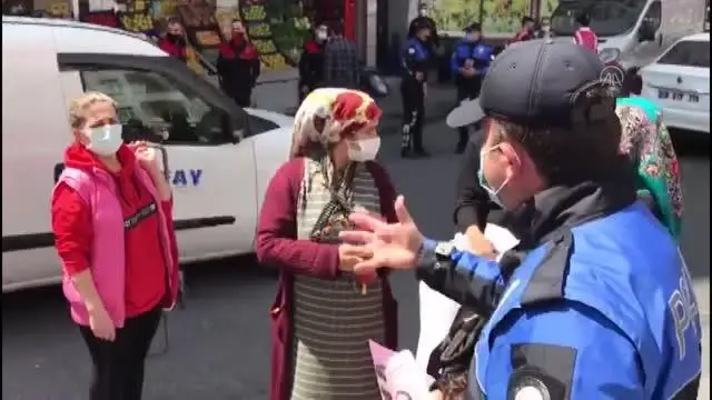 Şişli'de polis ekiplerince denetim yapıldı Şişli'de polis ekiplerince denetim yapıldı