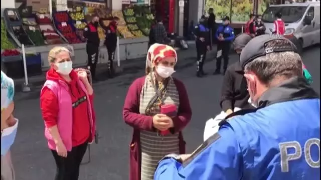 Şişli'de polis ekiplerince denetim yapıldı Şişli'de polis ekiplerince denetim yapıldı