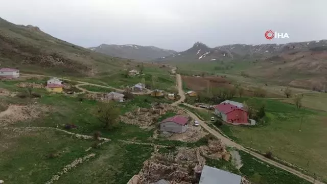 Sivas'ın doğal seddi ilginç görüntüsüyle dikkat çekiyor Sivas'ın doğal seddi ilginç görüntüsüyle dikkat çekiyor