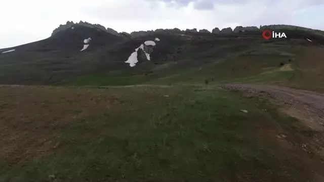 Sivas'ın doğal seddi ilginç görüntüsüyle dikkat çekiyor Sivas'ın doğal seddi ilginç görüntüsüyle dikkat çekiyor
