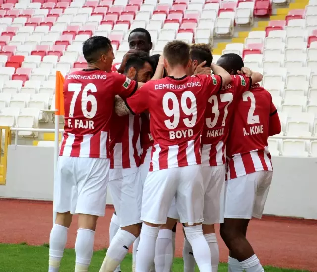 Sivasspor ligdeki 13. galibiyetini aldı Sivasspor ligdeki 13. galibiyetini aldı