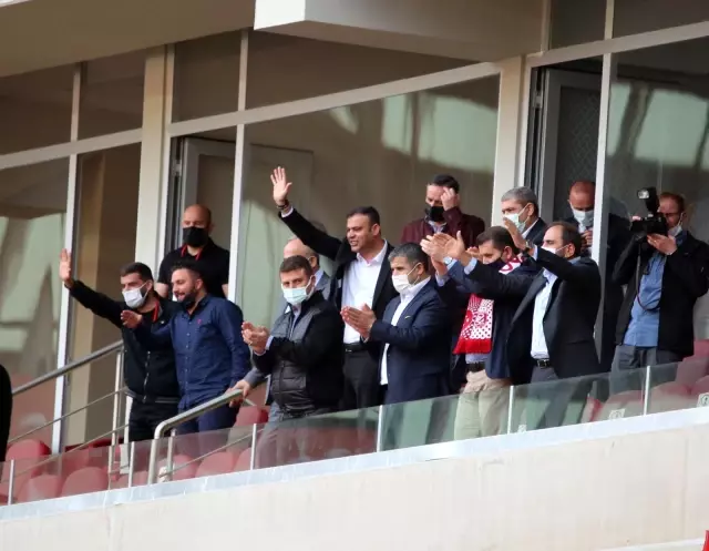 Sivasspor yönetiminin yüzü gülüyor Sivasspor yönetiminin yüzü gülüyor