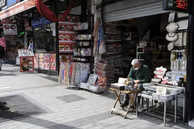 Sultanahmet esnafı pandemi öncesi günlerini arıyor Sultanahmet esnafı pandemi öncesi günlerini arıyor