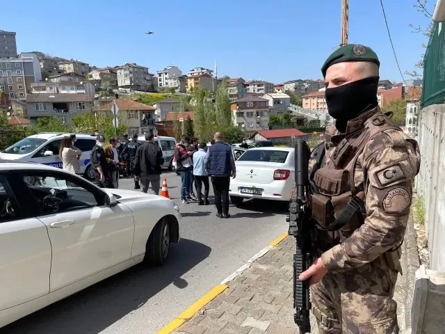 Sultanbeyli'de kapanma öncesinde drone destekli sıkı denetim Sultanbeyli'de kapanma öncesinde drone destekli sıkı denetim