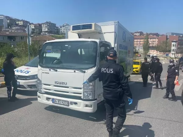 SULTANBEYLİ'DE POLİS DENETİMİNDE, YOLCU MİNİBÜSÜNDEKİ BİR KİŞİ TEMASLI ÇIKTI SULTANBEYLİ'DE POLİS DENETİMİNDE, YOLCU MİNİBÜSÜNDEKİ BİR KİŞİ TEMASLI ÇIKTI