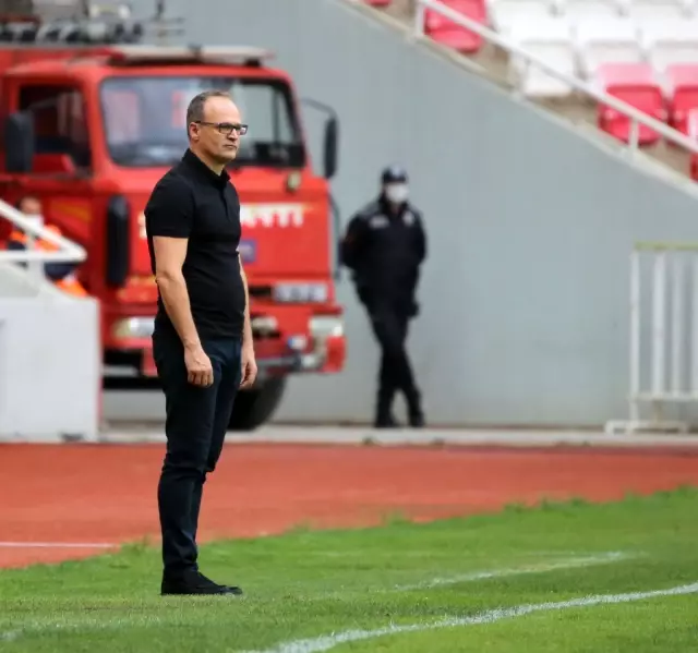 Süper Lig: D.G. Sivasspor: 0 - H.Y. Malatyaspor: 0 (İlk yarı) Süper Lig: D.G. Sivasspor: 0 - H.Y. Malatyaspor: 0 (İlk yarı)