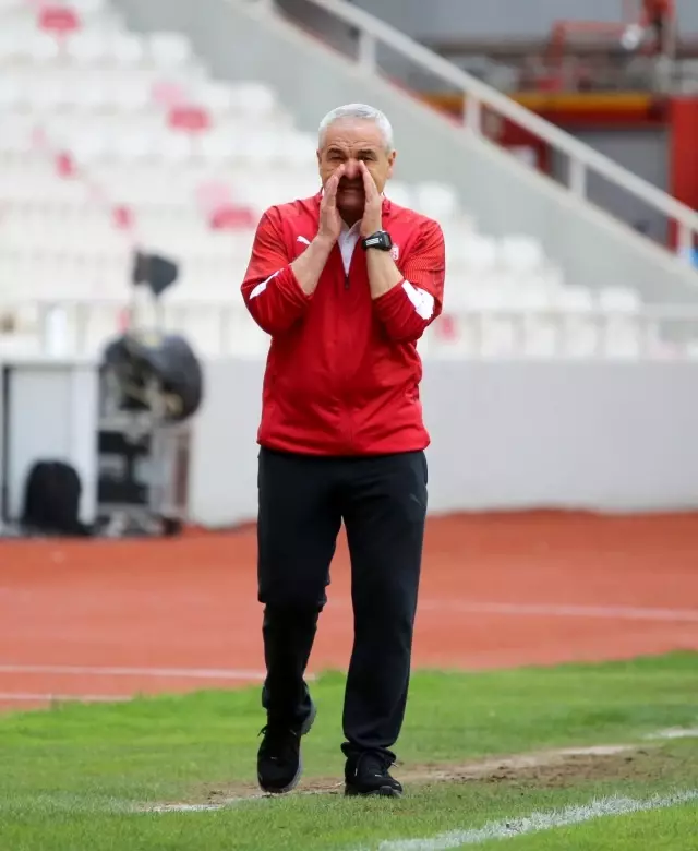 Süper Lig: D.G. Sivasspor: 0 - H.Y. Malatyaspor: 0 (İlk yarı) Süper Lig: D.G. Sivasspor: 0 - H.Y. Malatyaspor: 0 (İlk yarı)