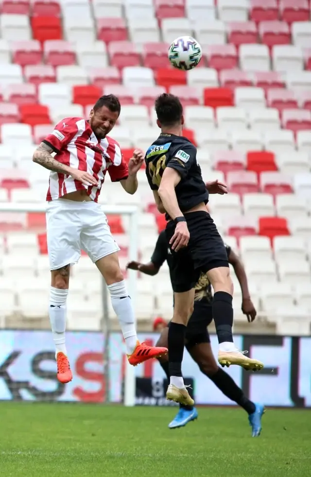 Süper Lig: D.G. Sivasspor: 0 - H.Y. Malatyaspor: 0 (İlk yarı) Süper Lig: D.G. Sivasspor: 0 - H.Y. Malatyaspor: 0 (İlk yarı)