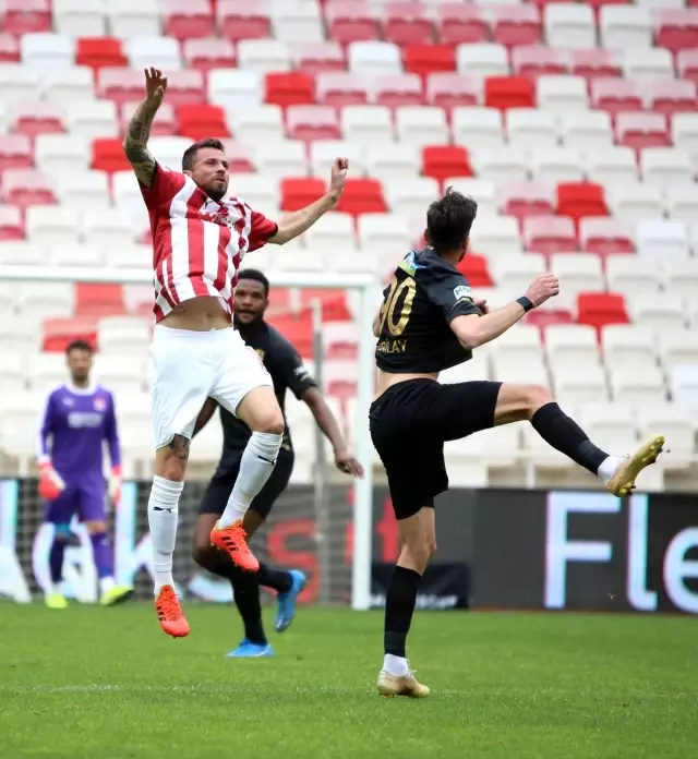 Süper Lig: D.G. Sivasspor: 0 - H.Y. Malatyaspor: 0 (İlk yarı) Süper Lig: D.G. Sivasspor: 0 - H.Y. Malatyaspor: 0 (İlk yarı)