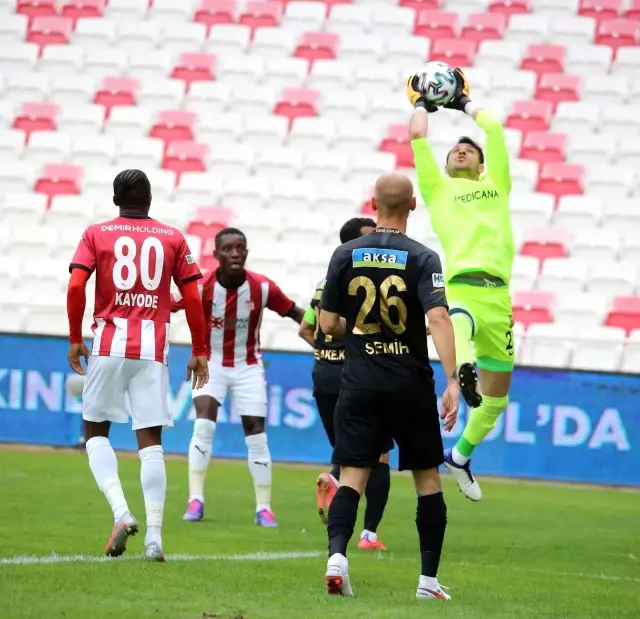 Süper Lig: D.G. Sivasspor: 0 - H.Y. Malatyaspor: 0 (İlk yarı) Süper Lig: D.G. Sivasspor: 0 - H.Y. Malatyaspor: 0 (İlk yarı)