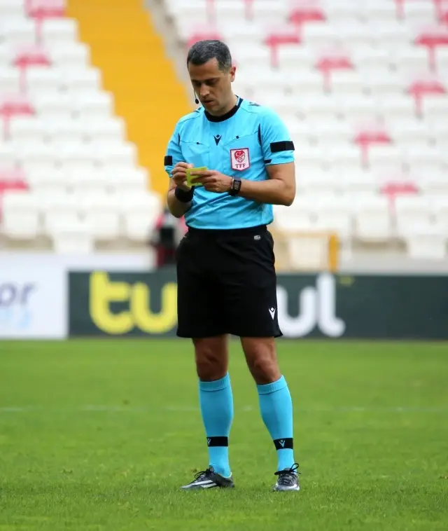 Süper Lig: D.G. Sivasspor: 0 - H.Y. Malatyaspor: 0 (İlk yarı) Süper Lig: D.G. Sivasspor: 0 - H.Y. Malatyaspor: 0 (İlk yarı)