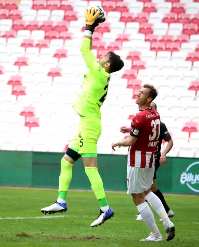 Süper Lig: D.G. Sivasspor: 0 - H.Y. Malatyaspor: 0 (İlk yarı) Süper Lig: D.G. Sivasspor: 0 - H.Y. Malatyaspor: 0 (İlk yarı)