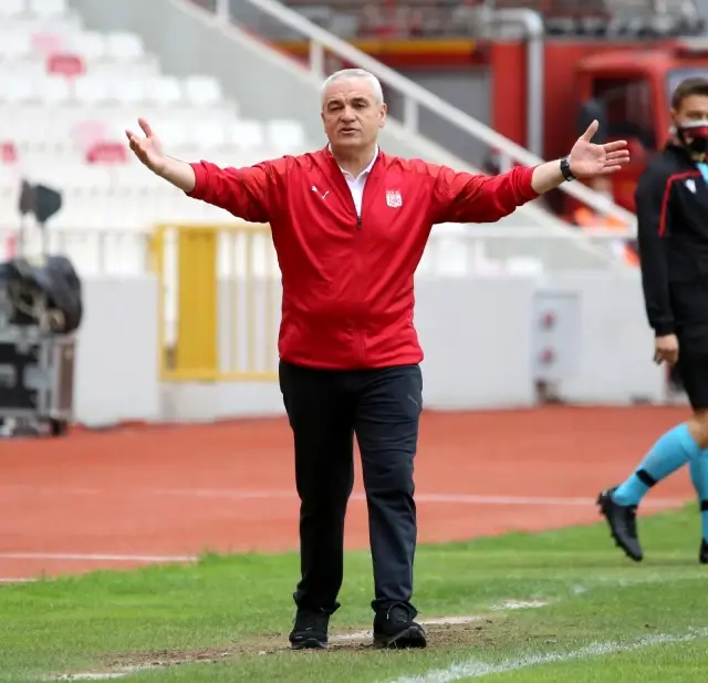 Süper Lig: D.G. Sivasspor: 0 - H.Y. Malatyaspor: 0 (İlk yarı) Süper Lig: D.G. Sivasspor: 0 - H.Y. Malatyaspor: 0 (İlk yarı)