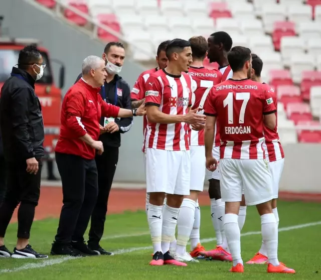 Süper Lig: D.G. Sivasspor: 0 - H.Y. Malatyaspor: 0 (İlk yarı) Süper Lig: D.G. Sivasspor: 0 - H.Y. Malatyaspor: 0 (İlk yarı)