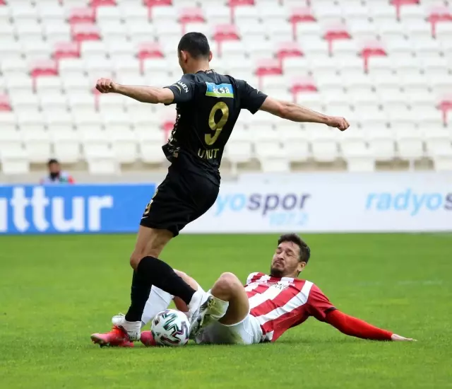 Süper Lig: D.G. Sivasspor: 0 - H.Y. Malatyaspor: 0 (İlk yarı) Süper Lig: D.G. Sivasspor: 0 - H.Y. Malatyaspor: 0 (İlk yarı)