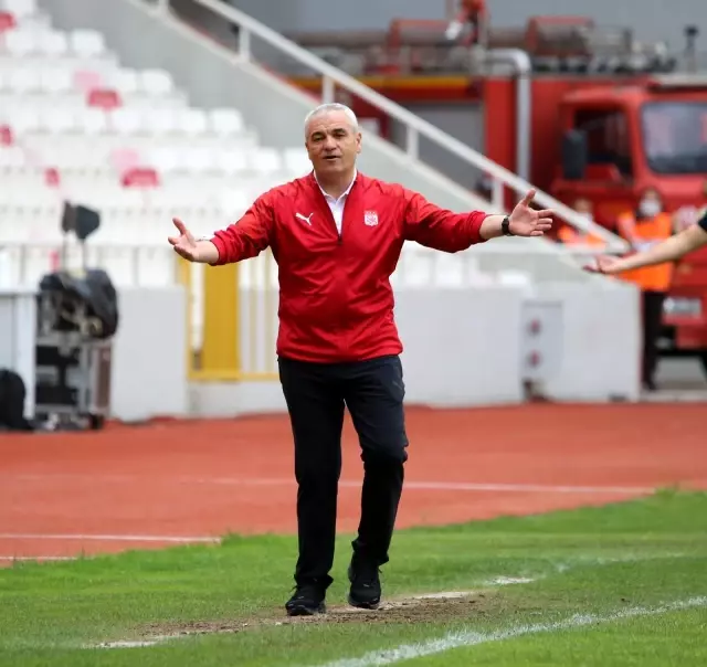 Süper Lig: Aytemiz Alanyaspor: 0 Fenerbahçe: 0 (Maç devam ediyor) Süper Lig: Aytemiz Alanyaspor: 0 Fenerbahçe: 0 (Maç devam ediyor)