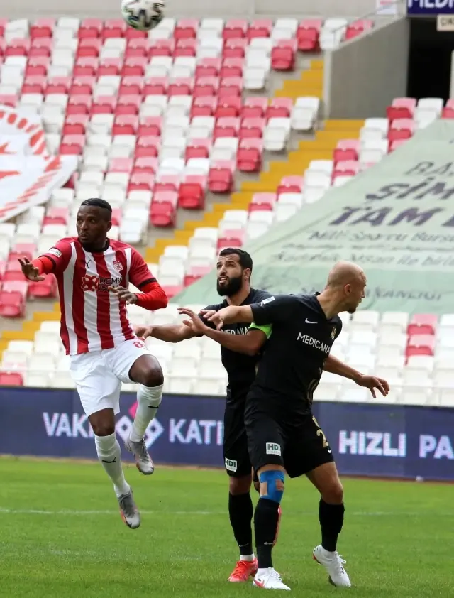 Süper Lig: Aytemiz Alanyaspor: 0 Fenerbahçe: 0 (Maç devam ediyor) Süper Lig: Aytemiz Alanyaspor: 0 Fenerbahçe: 0 (Maç devam ediyor)