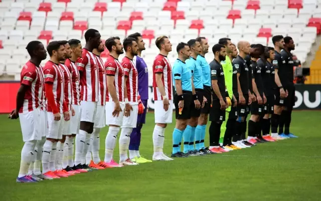 Süper Lig: Aytemiz Alanyaspor: 0 Fenerbahçe: 0 (Maç devam ediyor) Süper Lig: Aytemiz Alanyaspor: 0 Fenerbahçe: 0 (Maç devam ediyor)