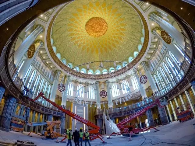 Taksim Camii, Çamlıca Camii ile aynı karede Taksim Camii, Çamlıca Camii ile aynı karede