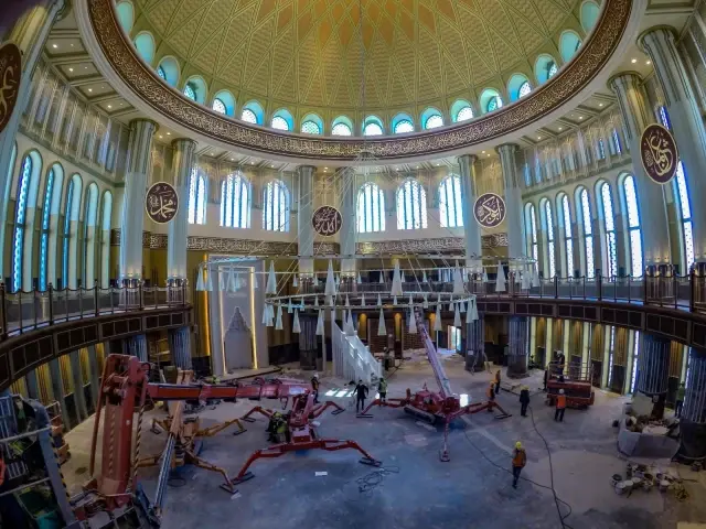 Taksim Camii, Çamlıca Camii ile aynı karede Taksim Camii, Çamlıca Camii ile aynı karede