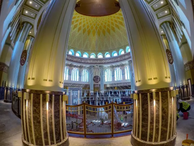 Taksim Camii, Çamlıca Camii ile aynı karede Taksim Camii, Çamlıca Camii ile aynı karede