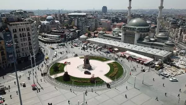 TAKSİM MEYDANI'NDA 1 MAYIS ÖNLEMLERİ HAVADAN GÖRÜNTÜLENDİ TAKSİM MEYDANI'NDA 1 MAYIS ÖNLEMLERİ HAVADAN GÖRÜNTÜLENDİ