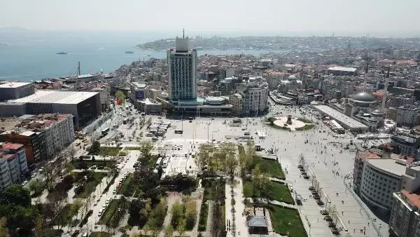 TAKSİM MEYDANI'NDA 1 MAYIS ÖNLEMLERİ HAVADAN GÖRÜNTÜLENDİ TAKSİM MEYDANI'NDA 1 MAYIS ÖNLEMLERİ HAVADAN GÖRÜNTÜLENDİ