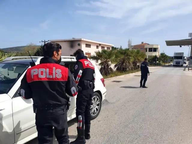 Tam kapanma nedeniyle Çeşme'ye yazlıkçı akını Tam kapanma nedeniyle Çeşme'ye yazlıkçı akını