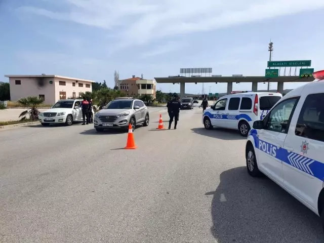 Tam kapanma nedeniyle Çeşme'ye yazlıkçı akını Tam kapanma nedeniyle Çeşme'ye yazlıkçı akını