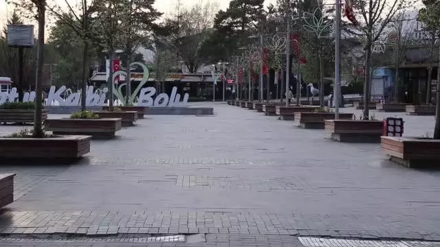 'Tam kapanma'nın başlamasıyla sokaklar boşaldı 'Tam kapanma'nın başlamasıyla sokaklar boşaldı