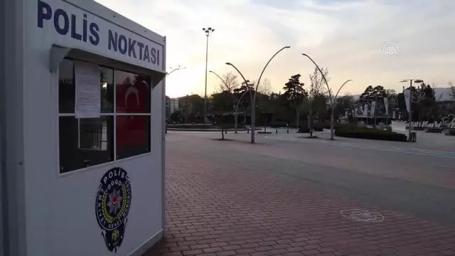 'Tam kapanma'nın başlamasıyla sokaklar boşaldı 'Tam kapanma'nın başlamasıyla sokaklar boşaldı
