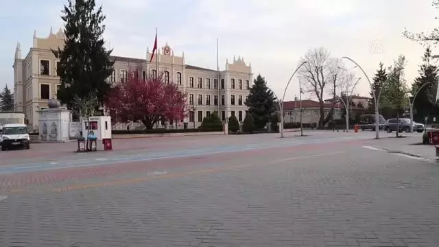 'Tam kapanma'nın başlamasıyla sokaklar boşaldı 'Tam kapanma'nın başlamasıyla sokaklar boşaldı