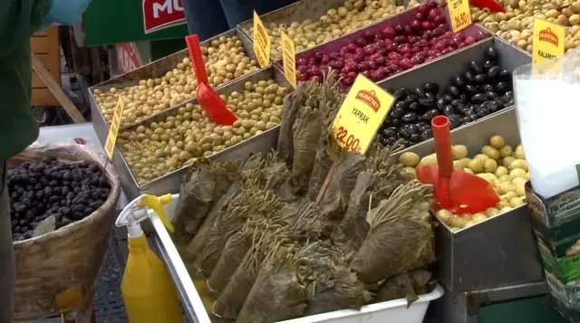 Tam kapanma öncesi Eminönü'nde yoğunluk Tam kapanma öncesi Eminönü'nde yoğunluk