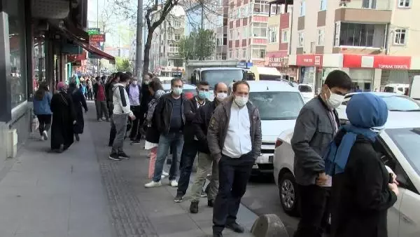 TAM KAPANMA ÖNCESİ ESENLER'DE BAKLAVA KUYRUĞU TAM KAPANMA ÖNCESİ ESENLER'DE BAKLAVA KUYRUĞU