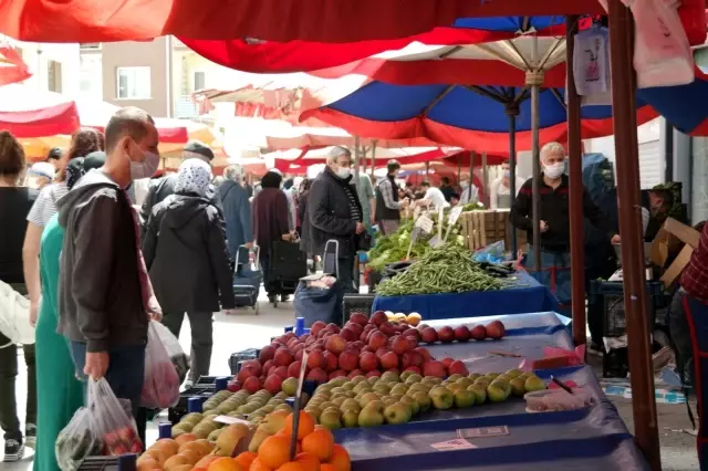 Tam kapanma öncesi Eskişehir'de son pazar kuruldu Tam kapanma öncesi Eskişehir'de son pazar kuruldu