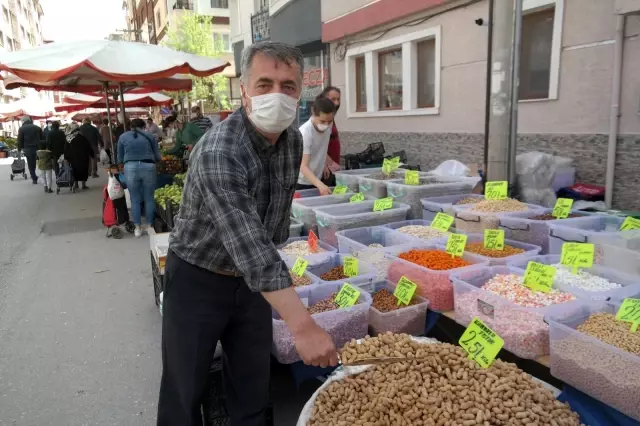 Tam kapanma öncesi Eskişehir'de son pazar kuruldu Tam kapanma öncesi Eskişehir'de son pazar kuruldu