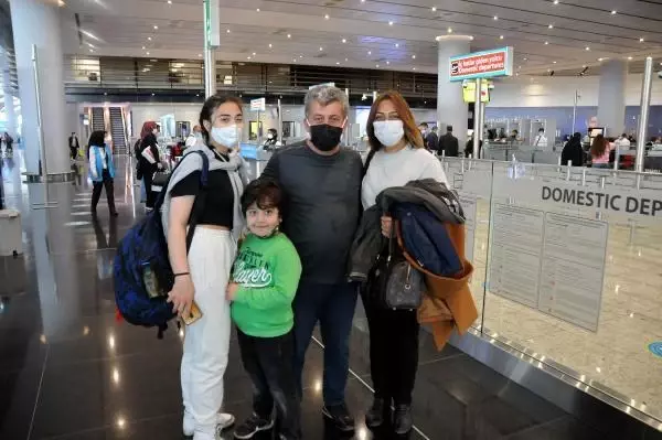 TAM KAPANMA ÖNCESİ İSTANBUL HAVALİMANI'NDA YOĞUNLUK TAM KAPANMA ÖNCESİ İSTANBUL HAVALİMANI'NDA YOĞUNLUK