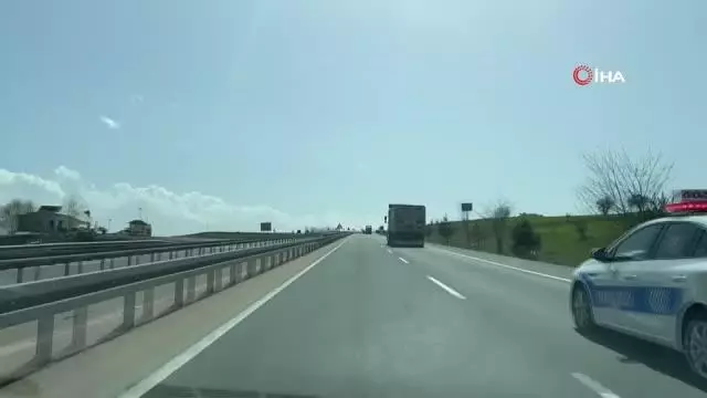 Tam kapanma öncesi Karadeniz bağlantı yolu boş kaldı Tam kapanma öncesi Karadeniz bağlantı yolu boş kaldı