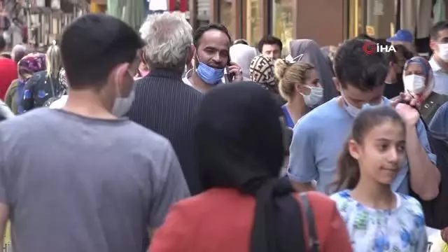 'Tam kapanma' öncesi korkutan görüntü...Gaziantepliler çarşılara akın etti 'Tam kapanma' öncesi korkutan görüntü...Gaziantepliler çarşılara akın etti