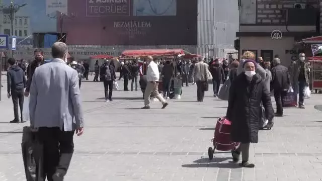 'Tam kapanma' öncesi Mısır Çarşısı ve Semt pazarlarında hareketlilik 'Tam kapanma' öncesi Mısır Çarşısı ve Semt pazarlarında hareketlilik