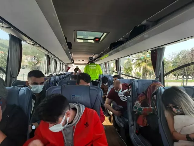 'Tam Kapanma' öncesi otogarlarda denetimler gerçekleştirildi 'Tam Kapanma' öncesi otogarlarda denetimler gerçekleştirildi