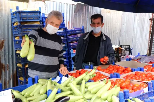 Tam kapanma öncesi semt pazarlarında yoğunluk Tam kapanma öncesi semt pazarlarında yoğunluk
