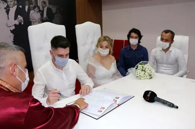 Tam kapanmaya girmeden dünya evine girdiler Tam kapanmaya girmeden dünya evine girdiler