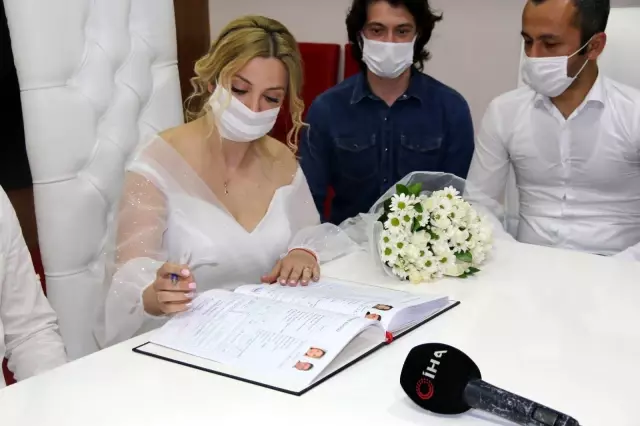 Tam kapanmaya girmeden dünya evine girdiler Tam kapanmaya girmeden dünya evine girdiler
