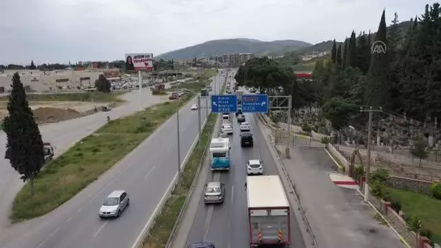 'Tam kapanma' öncesi tatil merkezleri güzergahında kilometrelerce araç kuyruğu oluştu 'Tam kapanma' öncesi tatil merkezleri güzergahında kilometrelerce araç kuyruğu oluştu
