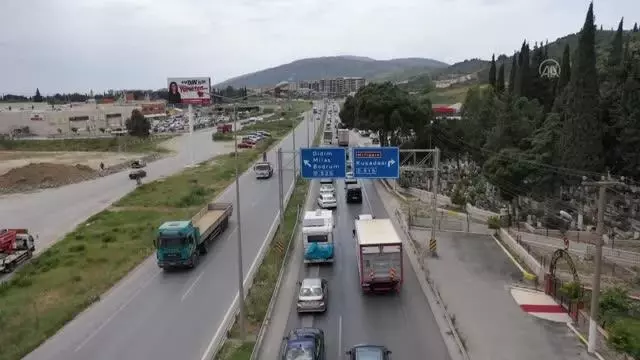 'Tam kapanma' öncesi tatil merkezleri güzergahında kilometrelerce araç kuyruğu oluştu 'Tam kapanma' öncesi tatil merkezleri güzergahında kilometrelerce araç kuyruğu oluştu