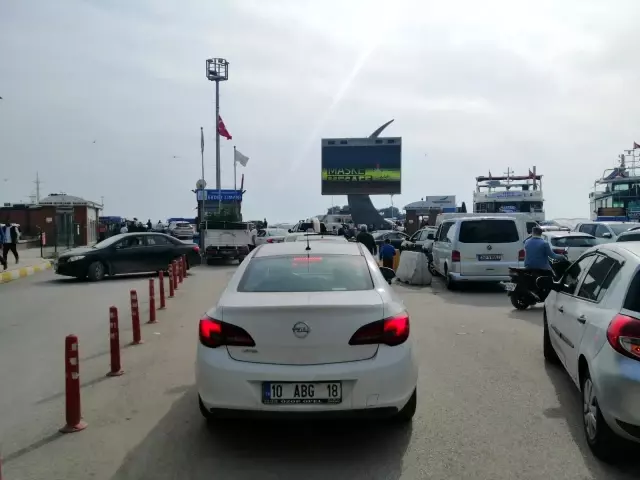 Tam kapanma öncesinde Erdek en hareketli saatlerini yaşadı Tam kapanma öncesinde Erdek en hareketli saatlerini yaşadı