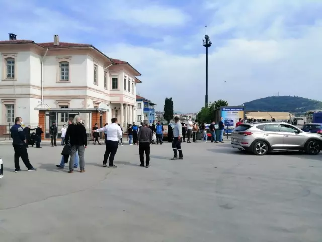 Tam kapanma öncesinde Erdek en hareketli saatlerini yaşadı Tam kapanma öncesinde Erdek en hareketli saatlerini yaşadı