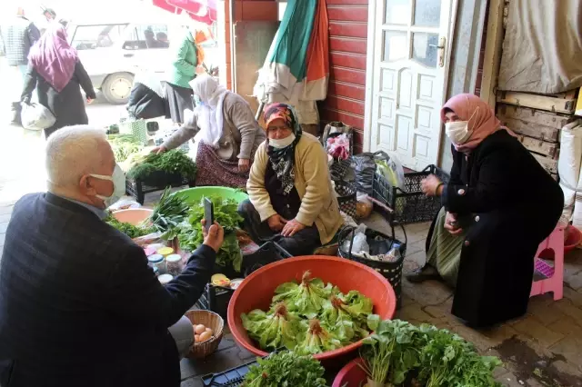 Tam kapanma öncesinde pazaryerleri dolup taştı Tam kapanma öncesinde pazaryerleri dolup taştı