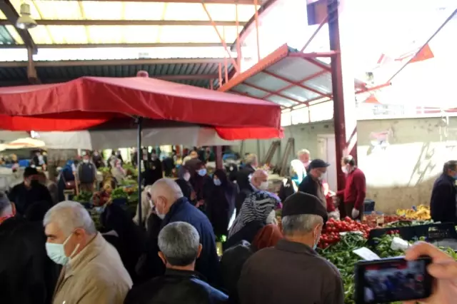 Tam kapanma öncesinde pazaryerleri dolup taştı Tam kapanma öncesinde pazaryerleri dolup taştı
